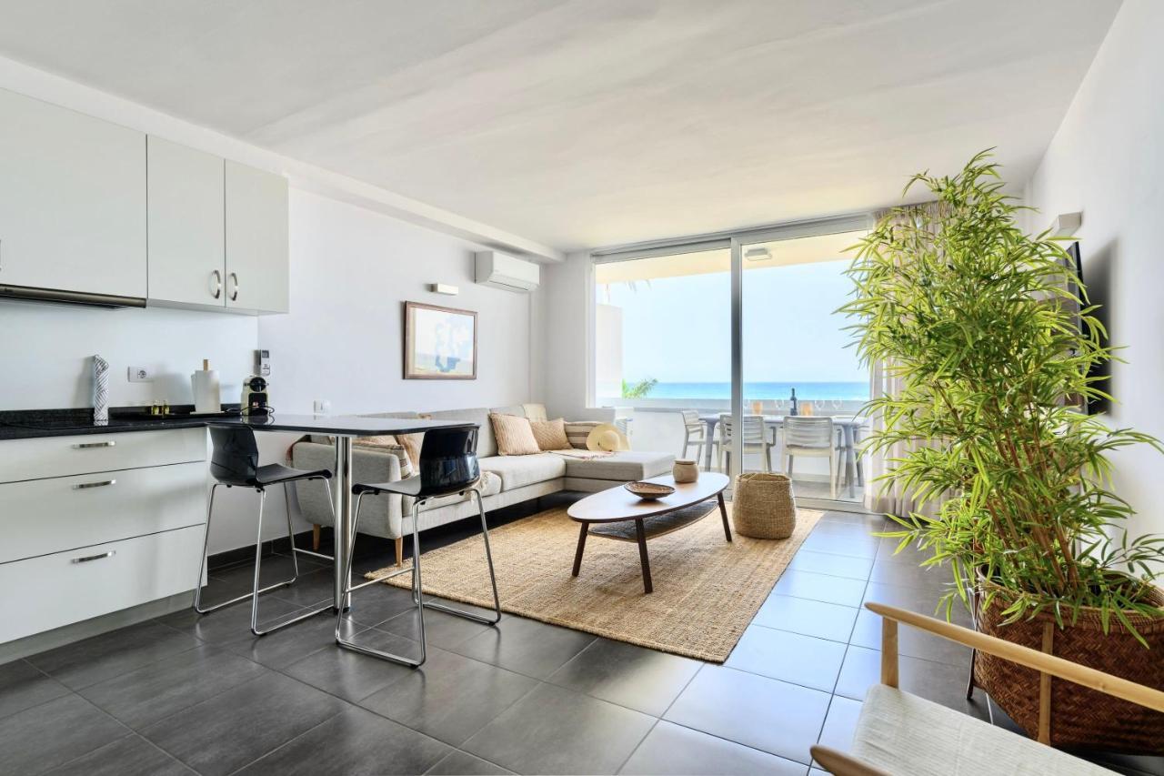 Charming 2 Bedroom Retreat With Beachfront Views San Bartolomé Exterior foto